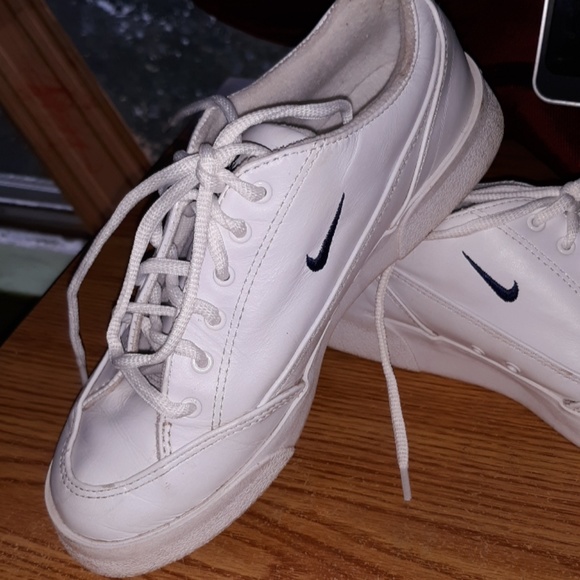 Nike Shoes - NIKE white leather shoes Womens 7